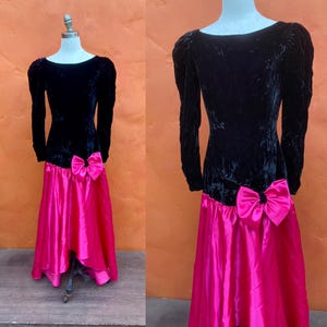 Vintage fluwelen galajurk met zwarte en roze strik uit de jaren 80. Avondfeestjurk Cocktail formele jurk Galajurk jaren 80 bal klein maat 6