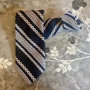 Vintage Wide 1970s  Men's Tie. 1970s wide Neck Tie. Blue White Funky Tie