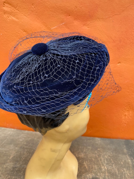 Vintage 1940s Blue Velvet Tilt hat with Netting - image 7