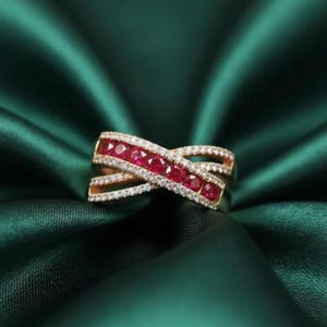 ルビークロスオーバーバンドリング、14Kゴールドメッキ、925スターリングシルバー、インフィニティCZダイヤモンドリング、彼女への記念日ギフト