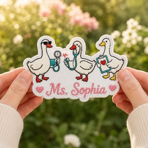 Toppa ricamata personalizzata con nome "Scrub Life Goose", toppe per studenti di medicina e infermieri, toppa termoadesiva per medici, veterinari e tecnici, regalo per operatori sanitari.