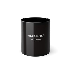 Miljonär (under utbildning) svart kaffekopp | 340 ml keramisk mugg