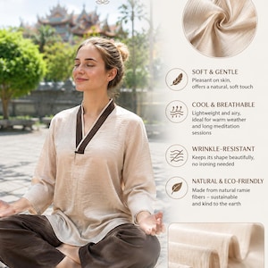K&ouml;nnte beinhalten: Eine Person tr&auml;gt ein beiges Meditationsoutfit aus Ramie-Stoff, einschlie&szlig;lich eines lang&auml;rmeligen Oberteils mit dunkelbraunem Besatz und passender Hose. Das Bild enth&auml;lt den Text "Soft Textured Ramie Fabric" und "Mindful Fabric".