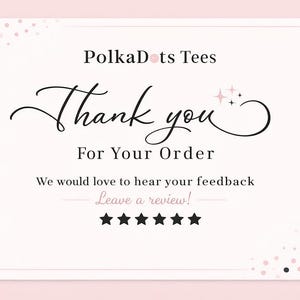 Puede incluir: Tarjeta de agradecimiento rosa claro con el texto "PolkaDots Tees" en la parte superior. Las palabras "Thank you For Your Order" est&aacute;n en el centro, con una solicitud de comentarios y cinco estrellas negras debajo.