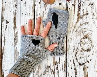 Raven With Heart Gloves For Women Aesthetic Gifts For Best Friend Arm Warmers Mitts Gray Fingerless Gloves Gothic Gloves, Armstulpen