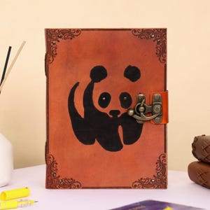 Panda Lederbuch mit Gravur – Handgefertigtes Tiertagebuch mit Vintage Schloss