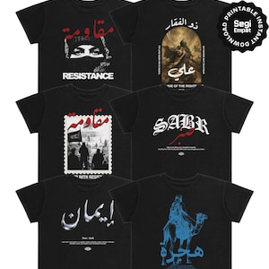 Puede incluir: Un conjunto de camisetas negras con varios diseños. Algunas camisetas presentan textos y gráficos árabes, incluyendo una figura con una espada, una persona con un tocado y un camello. Los textos "RESISTANCE" y "SABR" también son visibles. Las camisetas están etiquetadas como "ISLAMIC STREETWEAR T-SHIRT DESIGN BUNDLE".