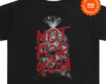 Design per t-shirt streetwear con motivo a mezzatinta e graffiti urbani, pronto per il download, uso commerciale.