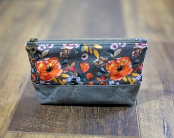 Small zipper pouch