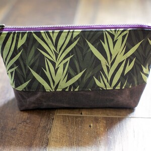 Medium zipper pouch