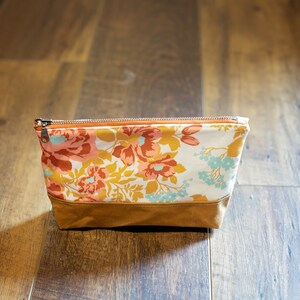 Medium zipper pouch