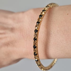 Bracciale vintage nero e champagne con strass, bracciale sottile color oro, gioiello minimalista impilabile, stile anni '90