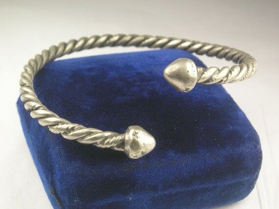 A Vintage Handmade Twisted Silver Wire Bracelet S… - image 3