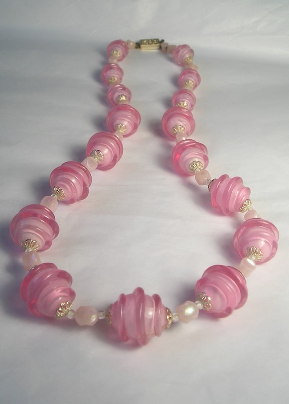 A 1950s Pink Plastic Space Age Plastic Bead Neckla