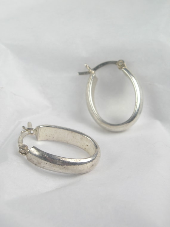 A Fine Pair of Vintage Sterling Silver rings S9