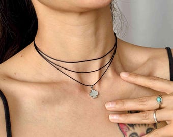 Collar con colgante de trébol de la suerte plateado, gargantilla de cuero elegante para combinar con otras prendas, joyería gótica, regalo moderno para la vuelta al cole.