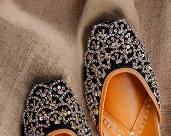 Juttis pretas bordadas | Sapatilhas Mojari douradas e prateadas, sapatos de casamento