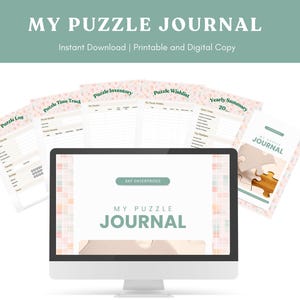 Op de afbeelding: Een computermonitor toont een digitaal puzzelboek met de tekst "MY PUZZLE JOURNAL". Verschillende afdrukbare pagina's, waaronder een puzzellogboek en inventaris, zijn rond de monitor gerangschikt. Het ontwerp heeft een zacht kleurenpalet.
