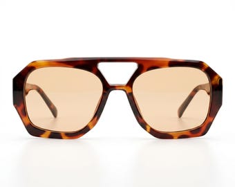 Titania geometrische tortoise-zonnebril – UV400 theekleurige lenzen, lichtgewicht TR90, uniseks retro statement tinten