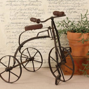 Tricycle Ancien Vintage Pour Déco - À Nettoyer - Note 6/10