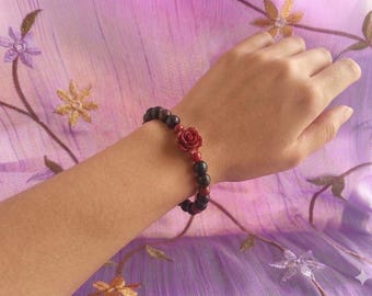 Gothic bracelet with red roses and black pearls, dark romantic jewel, handmade in Sanguis Noctis style.