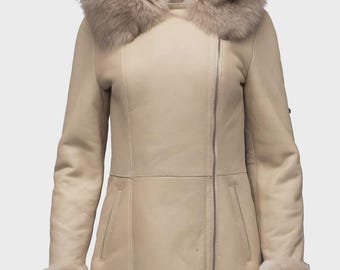 Women’s Shearling Leather Coat with Fox Fur Hood – Luxury Winter Jacket, Warm Hooded Sheepskin Coat