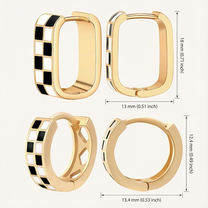 K&ouml;nnte beinhalten: Goldfarbene Creolen mit schwarz-wei&szlig; karierten Emaille-Details. Ein Paar ist rechteckig, 18 mm hoch und 13 mm breit. Das andere Paar ist kreisf&ouml;rmig, 12,4 mm hoch und 13,4 mm breit.