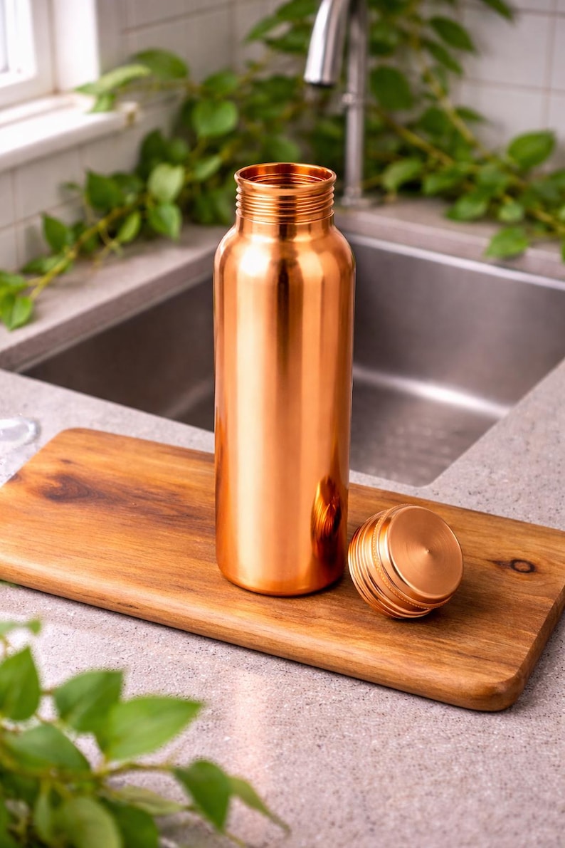 Puede incluir: Un juego de tres tazas de cer&aacute;mica con un acabado mate moteado. Las tazas son de color crema, gris claro y gris oscuro. Cada taza tiene un dise&ntilde;o simple y moderno y un asa redondeada.