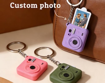 Llaveros con fotos en forma de cámara personalizados, llaveros con mini cámara personalizados, decoraciones para mochilas, dijes para mochilas, regalos familiares y fotos personalizadas.