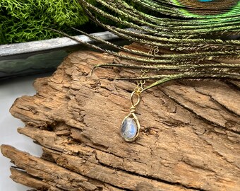 ALICIA Labradorite Freeform Gold Filled Necklace - Eco Friendly Hammered Jewelry