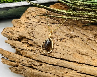 ALICIA Smoky Quartz Freeform Gold Filled Necklace - Eco Friendly Hammered Jewelry