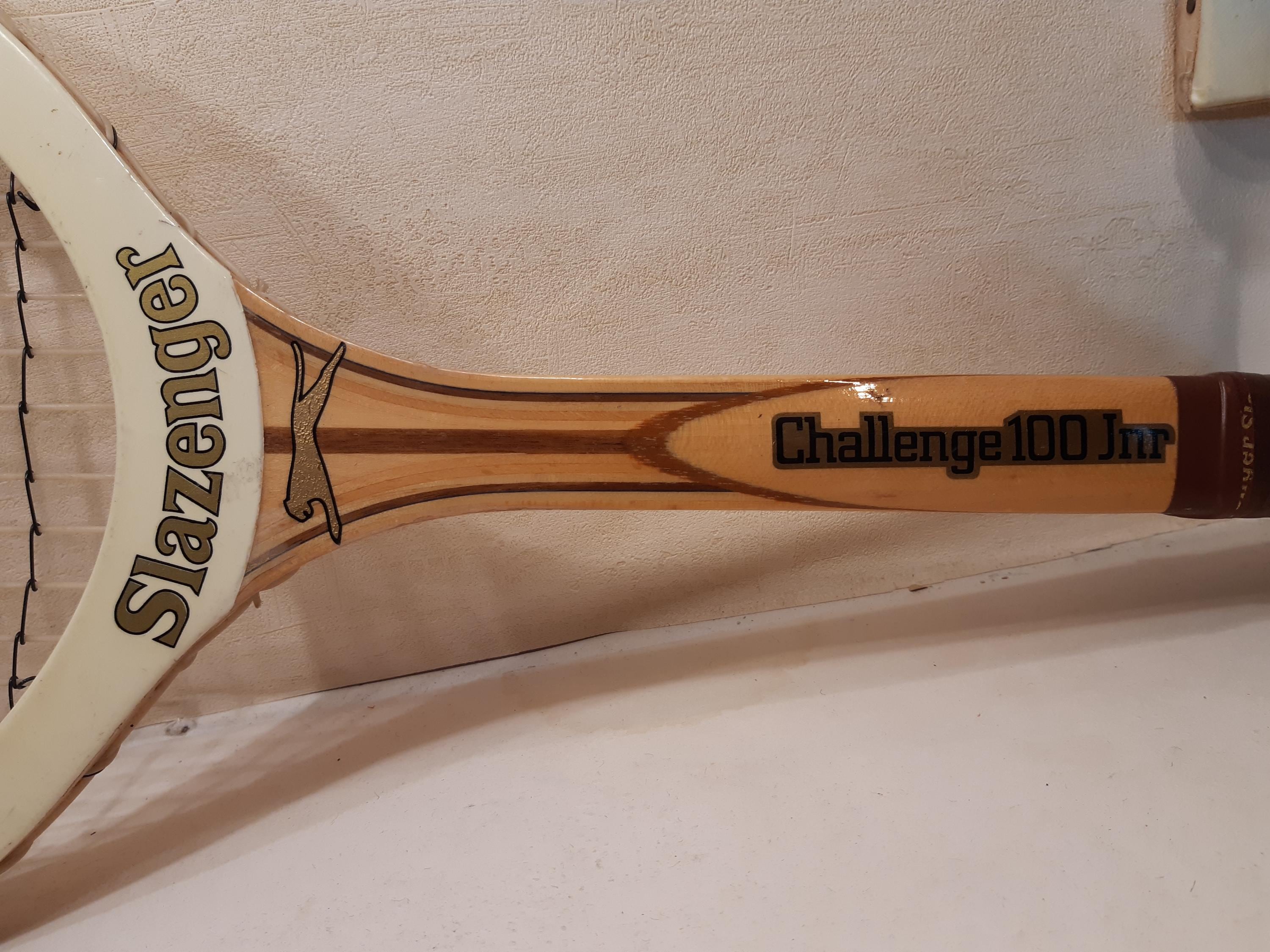 Bel ensemble de deux raquettes de tennis en bois vintage des