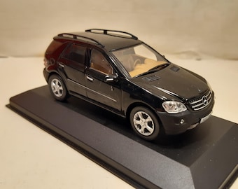 Mercedes ML 500 de 2005. Modèle réduit en parfait état, échelle 1 à 43