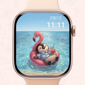 Op de afbeelding: Een roségouden smartwatch met een digitaal display dat de datum FRI13 en de tijd 11:11 weergeeft. Het scherm toont een illustratie van een pinguïn in een blauw bloemenhemd, ontspannend in een roze flamingo zwemband in de oceaan met een drankje.