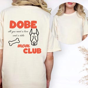Dobe Dog Mom Club T-shirt | T-shirt met afbeelding van dobermann gezicht bot