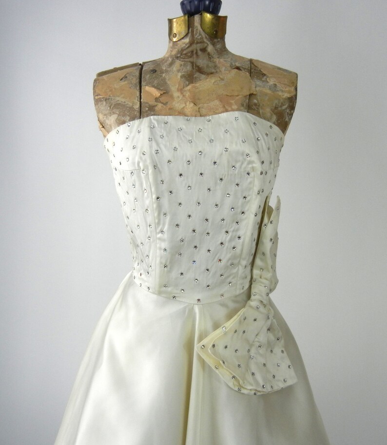 Vintage 50s Dress, Vintage Ivory Satin Dress, 1950s Strapless Dress, Vintage Bridal Dress, 50s Wedding Dress, 50s Prom Dress, 50s Strapless image 2