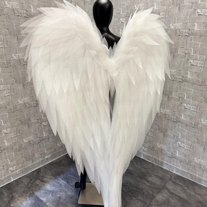 手作りの白い天使の羽、軽量フォームフェザーコスチューム、コスプレ、結婚式用の羽、透明なストラップ、ハート型