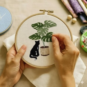 Zwarte kat en Monstera Punch Needle borduurset - DIY handgemaakte wanddecoratie - cadeau voor kattenliefhebbers
