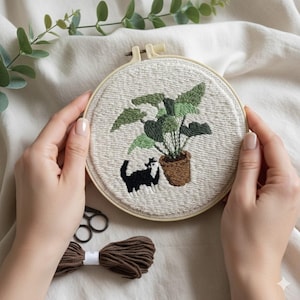 Zwarte kat en Monstera Punch Needle borduurset - DIY handgemaakte wanddecoratie - cadeau voor kattenliefhebbers