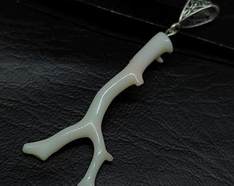 Colgante de coral blanco bañado en plata - Piedra preciosa japonesa hecha a mano