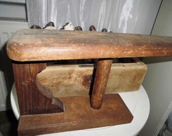 Uraltes ÄRMELBÜGELBRETT / Holz