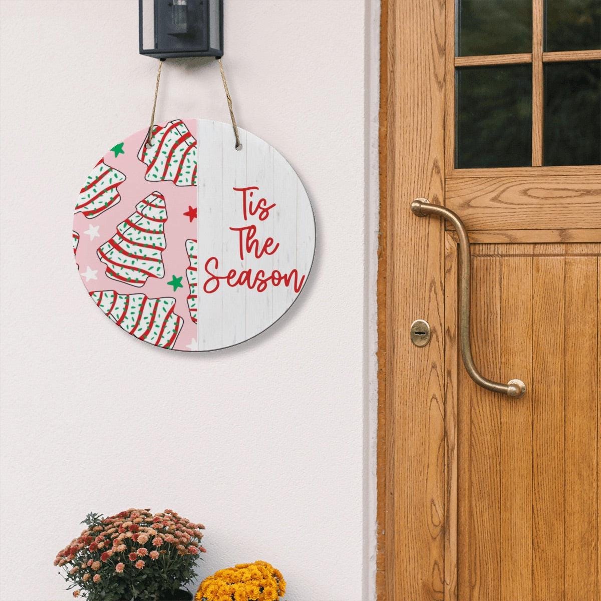 The ’Tis the Season Christmas Tree Cake Round Wooden Door Hanger - Thumbnail 3