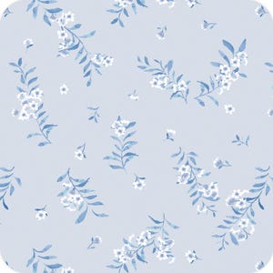 Könnte beinhalten: Ein hellblaues Blumenmuster mit aquarellartigen Zweigen, die mit weißen Blüten und blauen Blättern verziert sind. Das Design wiederholt sich über die gesamte Oberfläche und erzeugt eine zarte und luftige Ästhetik. Das Gesamtthema ist ein sanftes, botanisches Design.