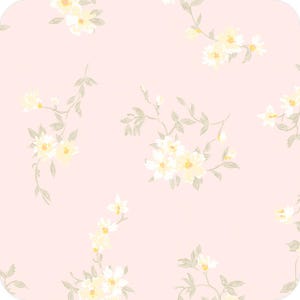 Peut inclure: Motif floral répété avec des fleurs jaunes et blanches et des feuilles vertes sur un fond rose clair. Le motif a un aspect aquarelle, avec un thème floral récurrent.