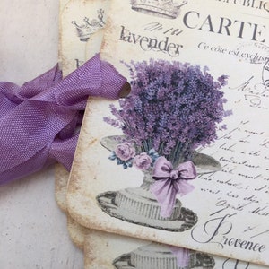 May include: A stack of vintage-style gift tags with a lavender theme. The tags feature a crown, the words "N&deg;181 lavender", and a bouquet of lavender flowers in a hat. The text "REPUBLIC FRANCAISE CARTE Ce c&ocirc;t&eacute; est exclusif" is also visible.