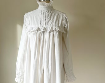 Long Antique Victorian Nightgown in White Cotton,  XS Size, VFG