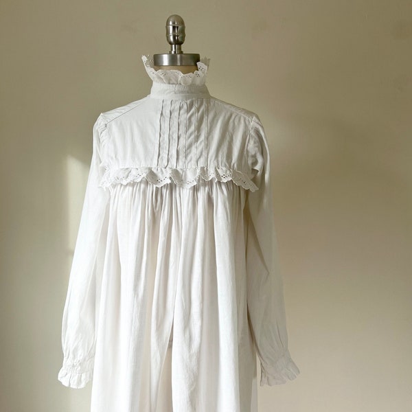Long Antique Victorian Nightgown in White Cotton,  XS Size, VFG