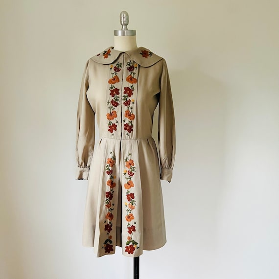 1950s Hand Embroidered Botanical Dress, Size S, V… - image 1