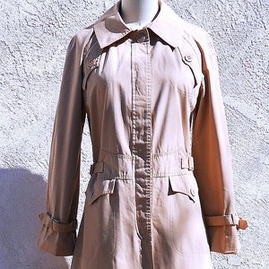 Vintage 70s Trench Coat, Size M, Classic Khaki Rain Jacket, Fitted Beige Raincoat image 3