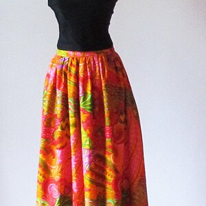 Long Hippie Skirt in a Bright Cotton Print image 4
